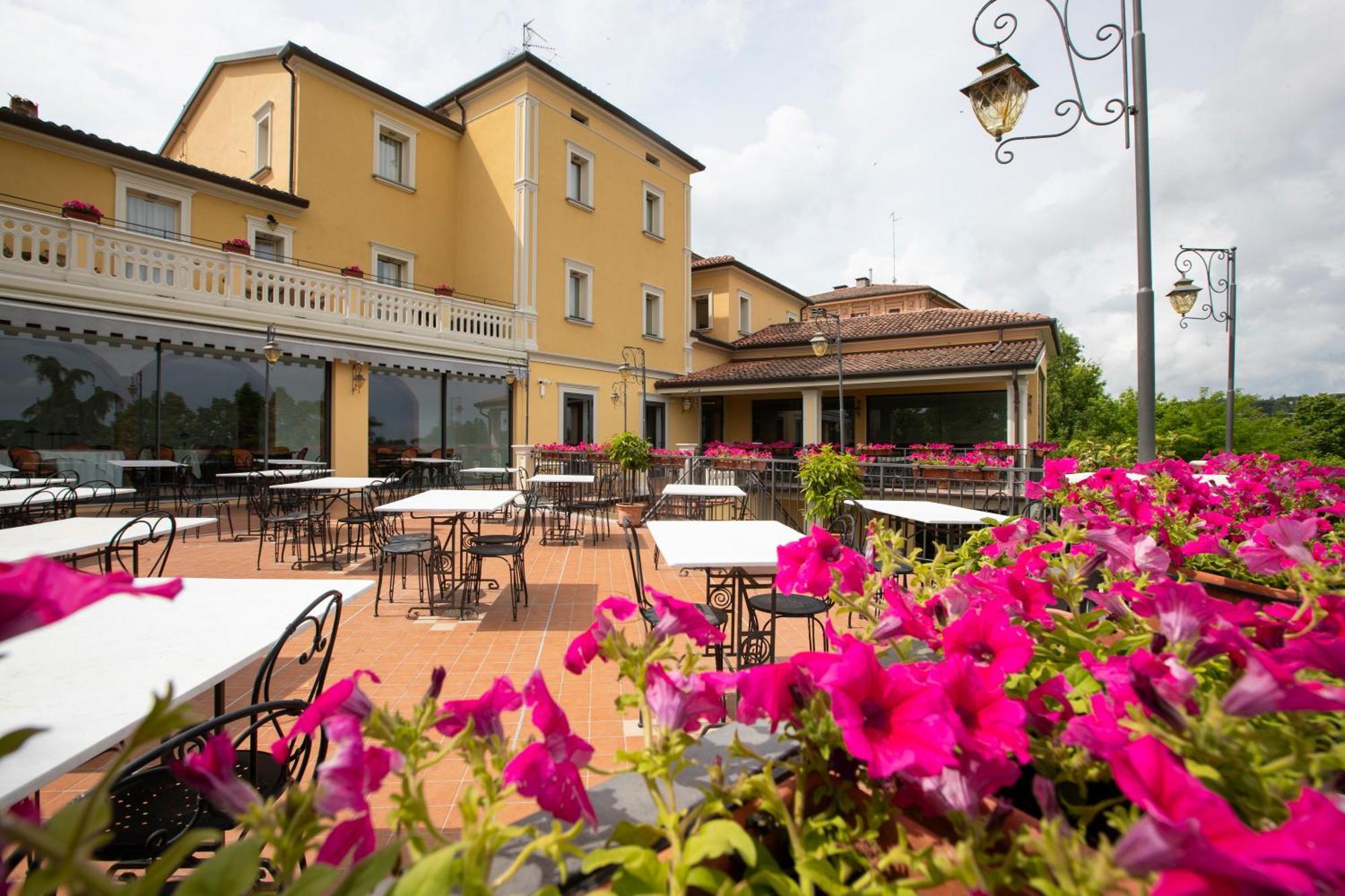 Albergo Cane Dozza Kültér fotó